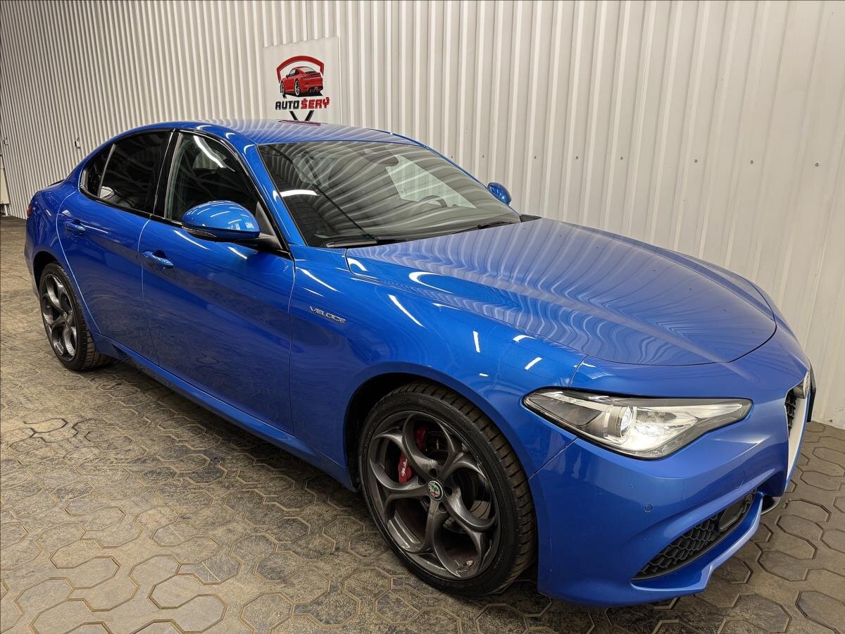 Alfa Romeo Giulia Sedan / Limuzína 2,0 l 206 kw