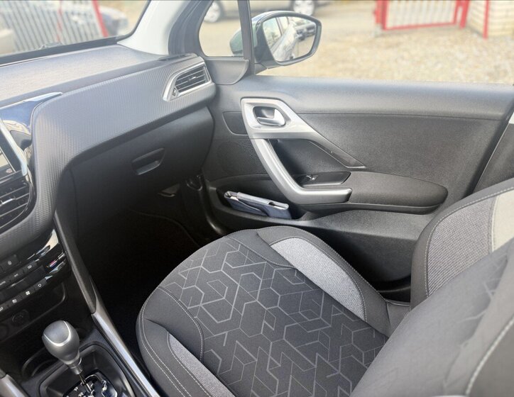 Peugeot 2008 SUV / Terénní 1,2 l 81 kw