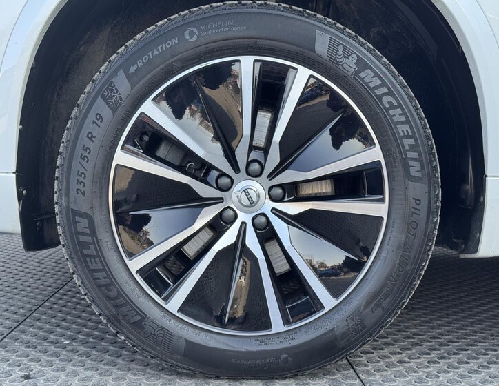 Volvo XC90 SUV / Terénní 2,0 l 173 kw