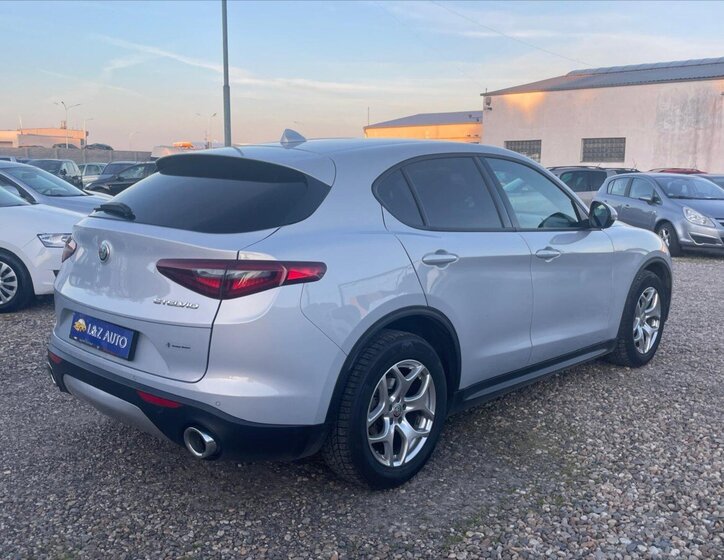 Alfa Romeo Stelvio SUV / Terénní 2,1 l 118 kw