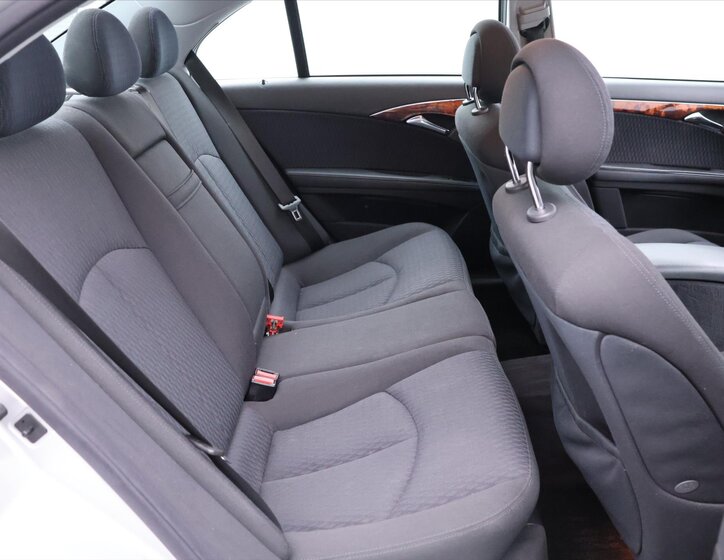 Mercedes-Benz Třídy E 12