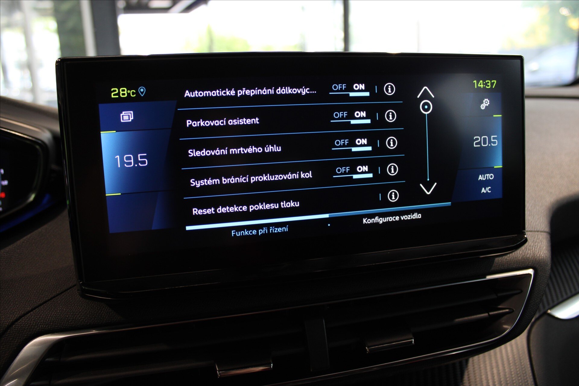 Peugeot 3008 SUV 1,6 l 165 kw