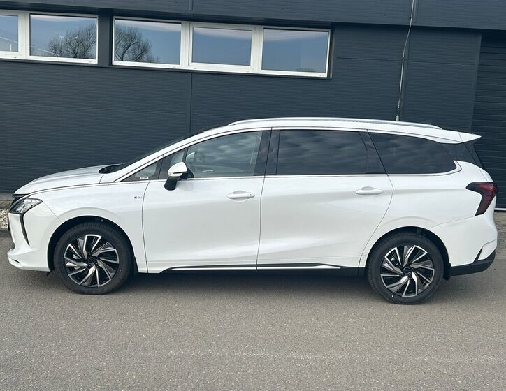 Dongfeng Ostatní MPV 1,5 l 180 kw