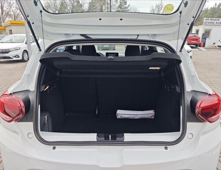 Dacia Sandero Hatchback 999,0 67 kw