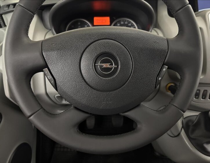 Opel Vivaro 9