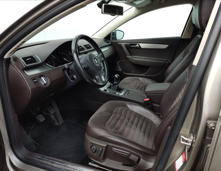 Volkswagen Passat Sedan / Limuzína 2,0 l 130 kw
