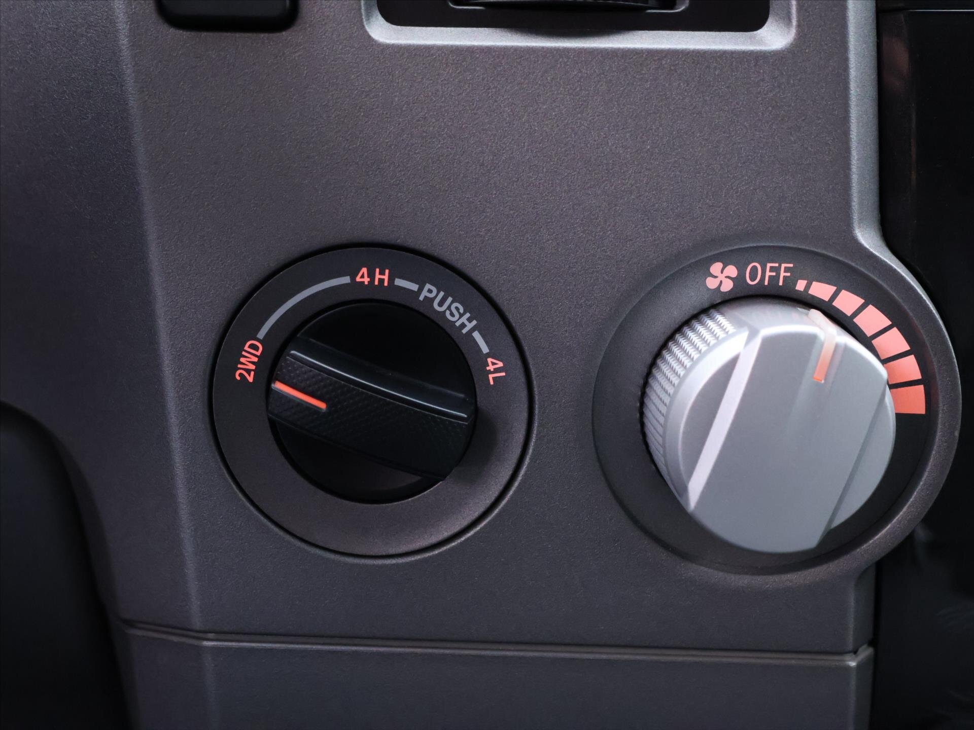 Toyota Tundra Pick-up 5,7 l 285 kw