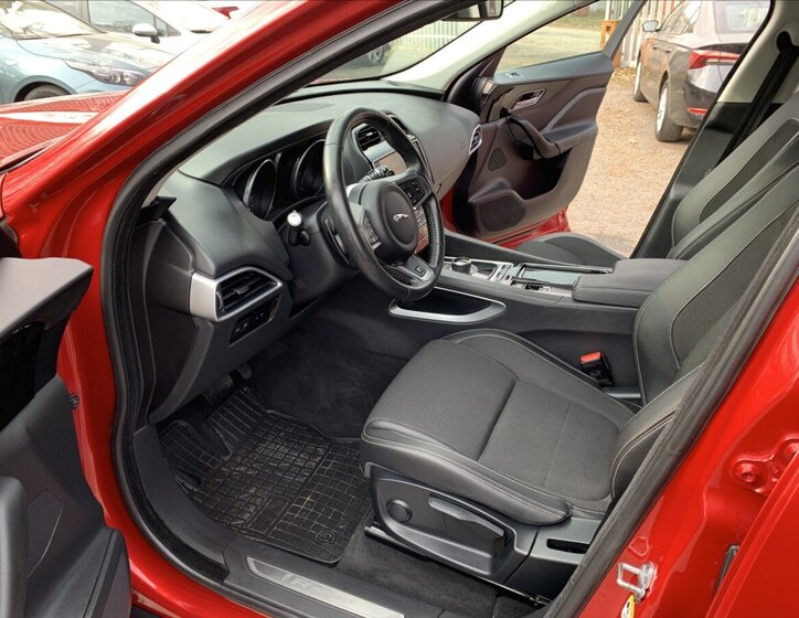 Jaguar F-Pace SUV / Terénní 2,0 l 132 kw