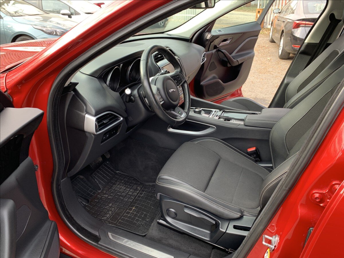 Jaguar F-Pace SUV / Terénní 2,0 l 132 kw