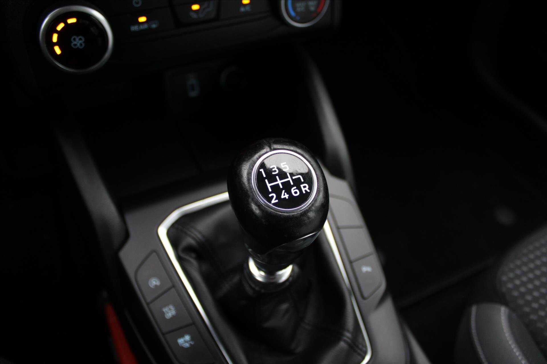 Ford Focus Kombi 999,0 74 kw