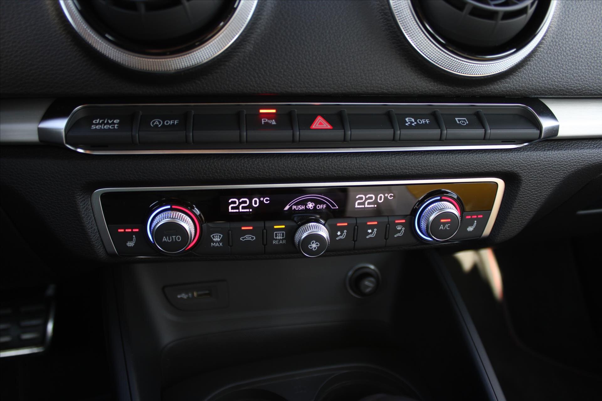 Audi S3 Hatchback 2,0 l 221 kw