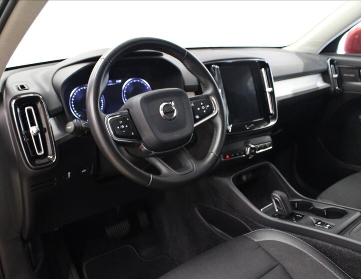 Volvo XC40 SUV / Terénní 2,0 l 182 kw