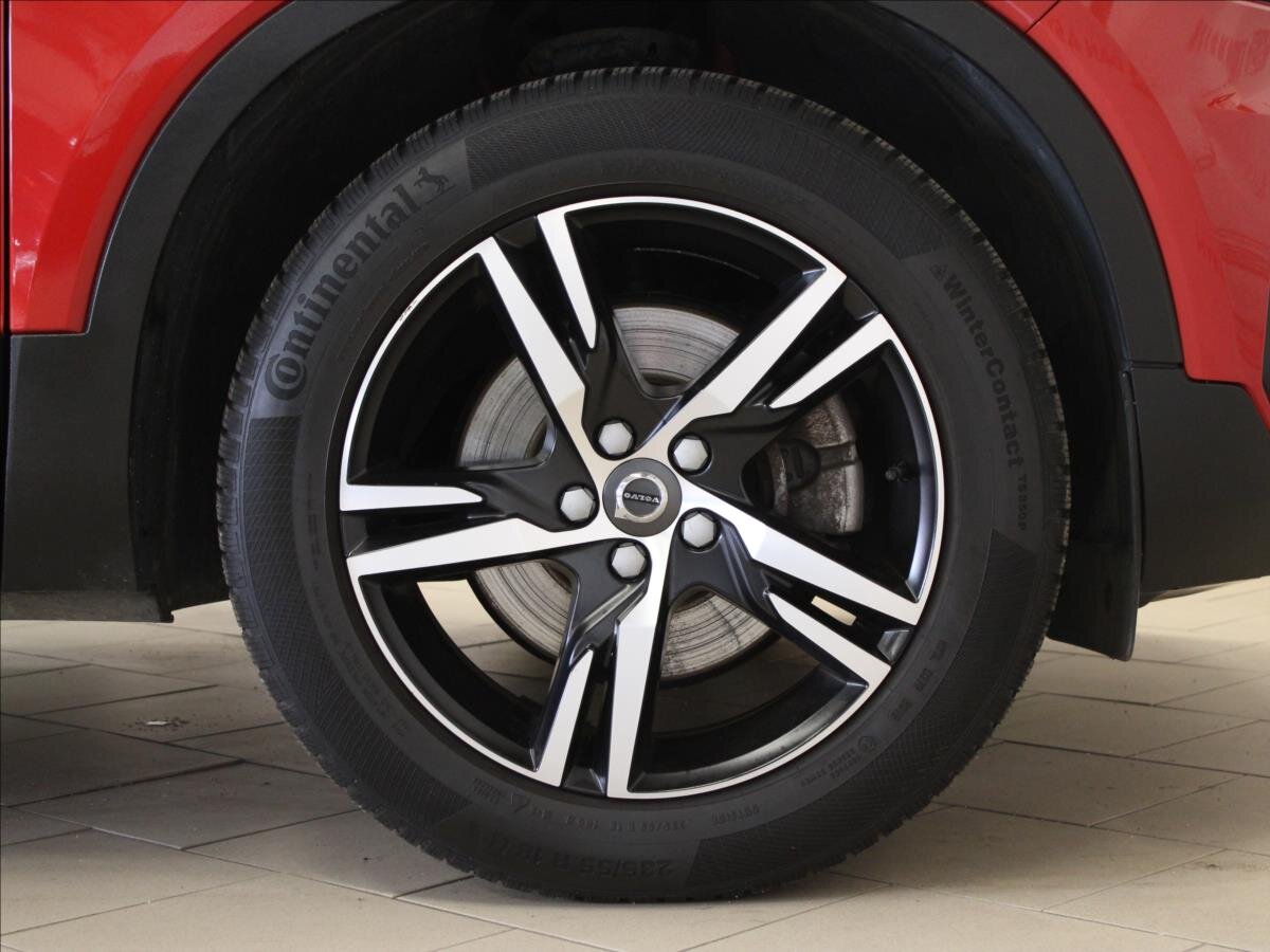 Volvo XC40 SUV / Terénní 2,0 l 182 kw