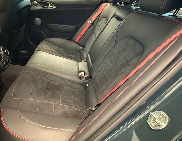 KIA Stinger Liftback 3,3 l 269 kw