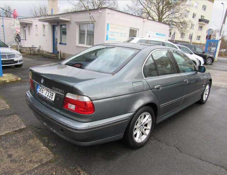 BMW Řada 5 Sedan / Limuzína 2,5 l 141 kw