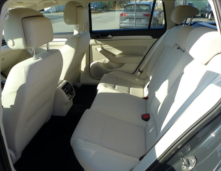 Volkswagen Passat Kombi 1,6 l 88 kw