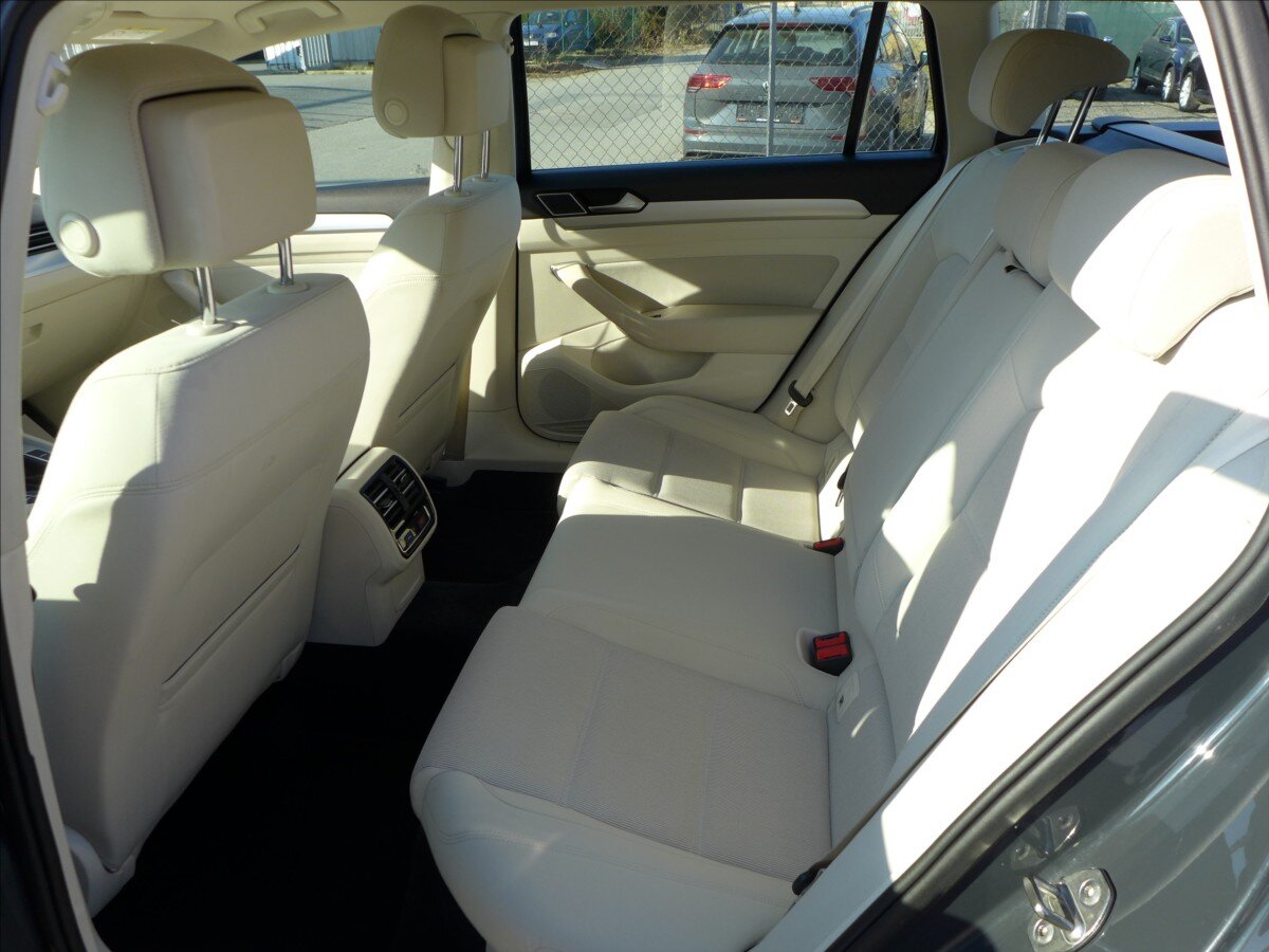 Volkswagen Passat Kombi 1,6 l 88 kw