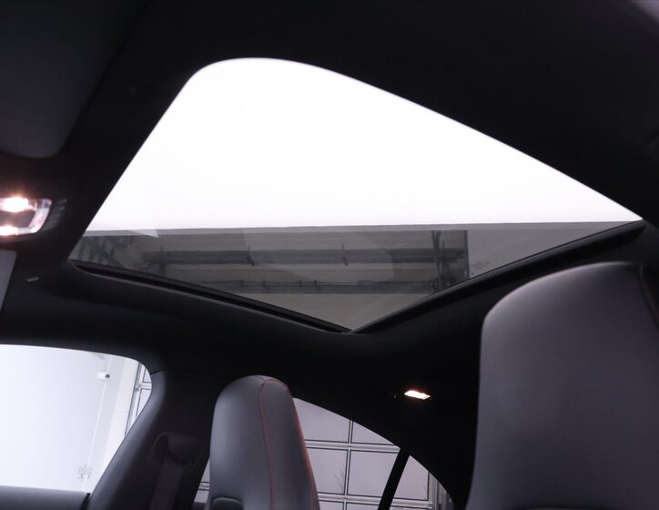 Mercedes-Benz CLA Sedan / Limuzína 2,0 l 140 kw