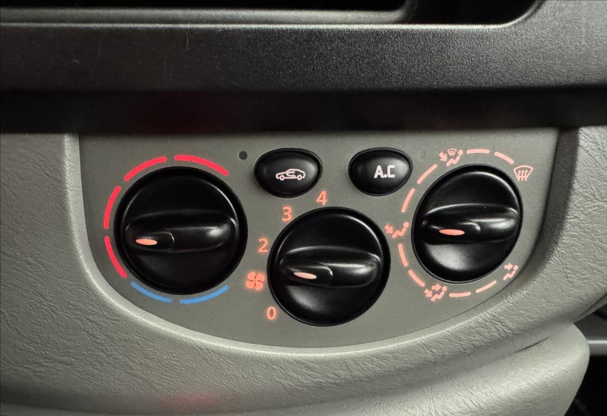 Opel Vivaro Kombi 2,5 l 107 kw