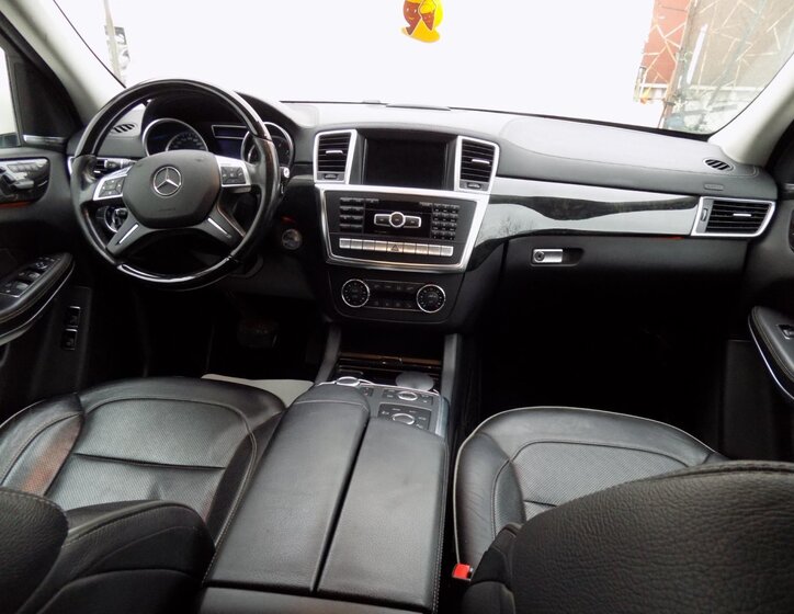 Mercedes-Benz GL SUV 4,7 l 320 kw