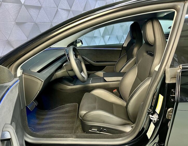 Tesla Model 3 Sedan 0,0 341 kw