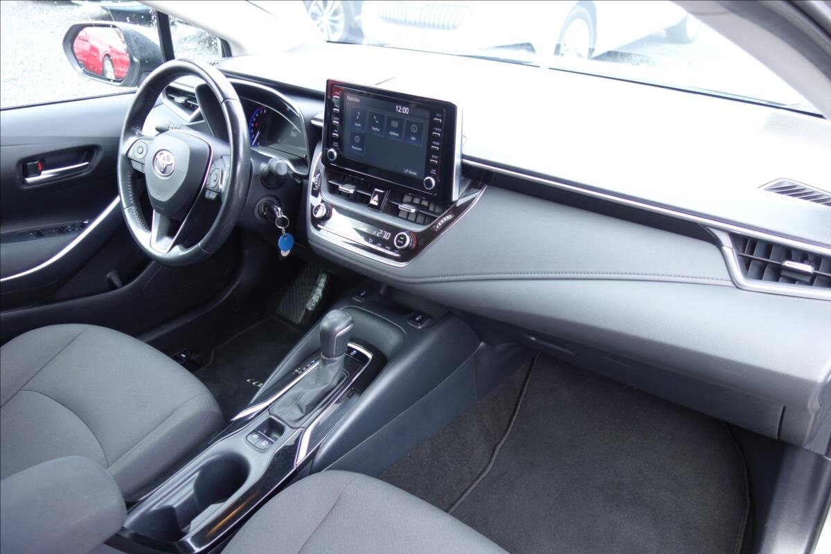 Toyota Corolla Sedan / Limuzína 1,6 l 97 kw