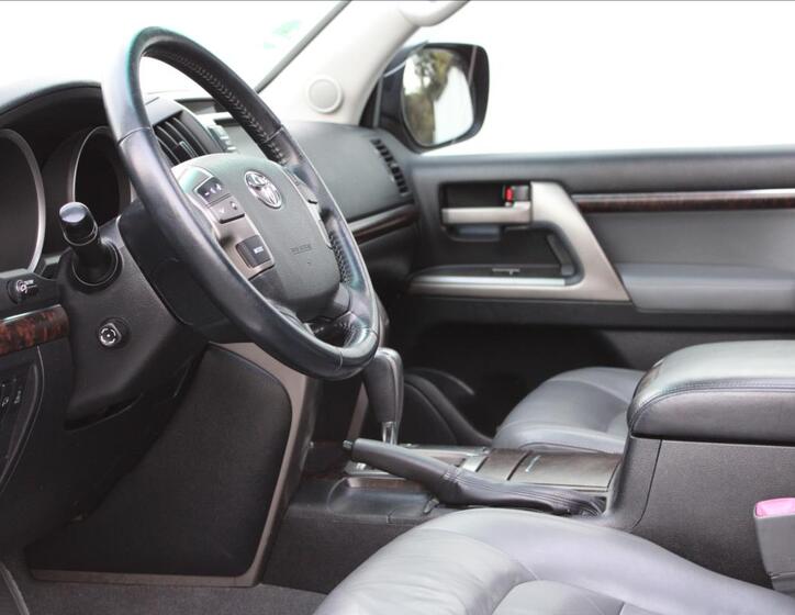 Toyota Land Cruiser 17