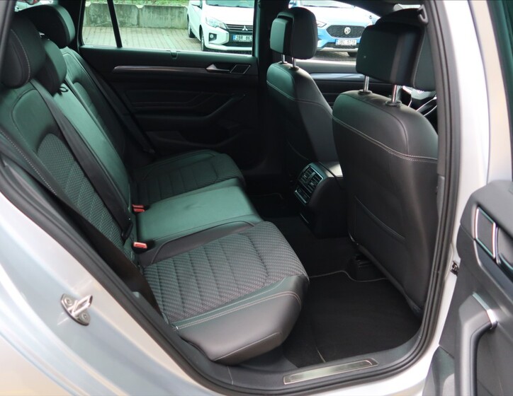 Volkswagen Passat 11