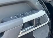 Land Rover Defender 15