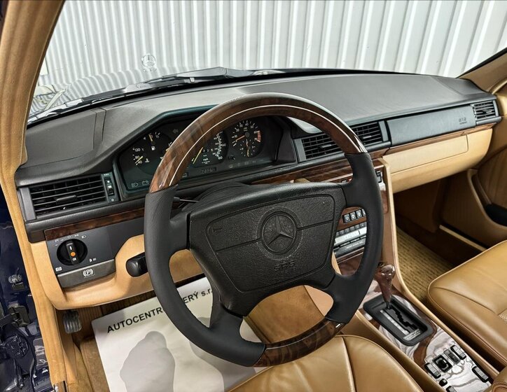 Mercedes-Benz 124 16