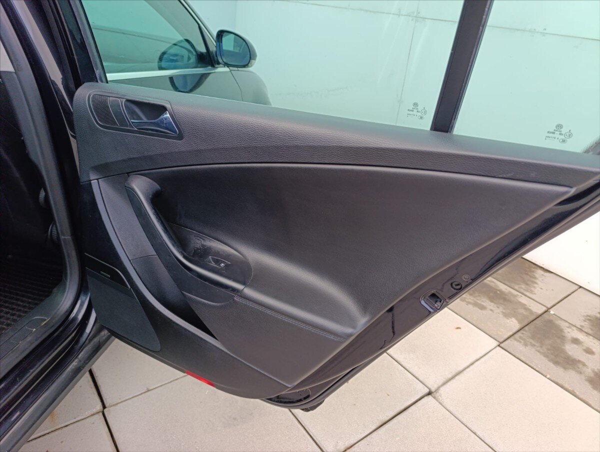 Volkswagen Passat Sedan / Limuzína 2,0 l 103 kw