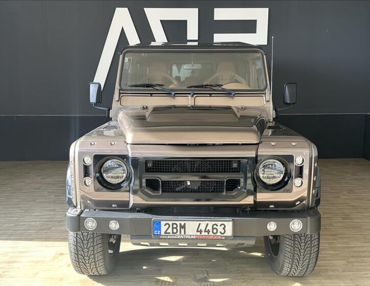 Land Rover Defender 3