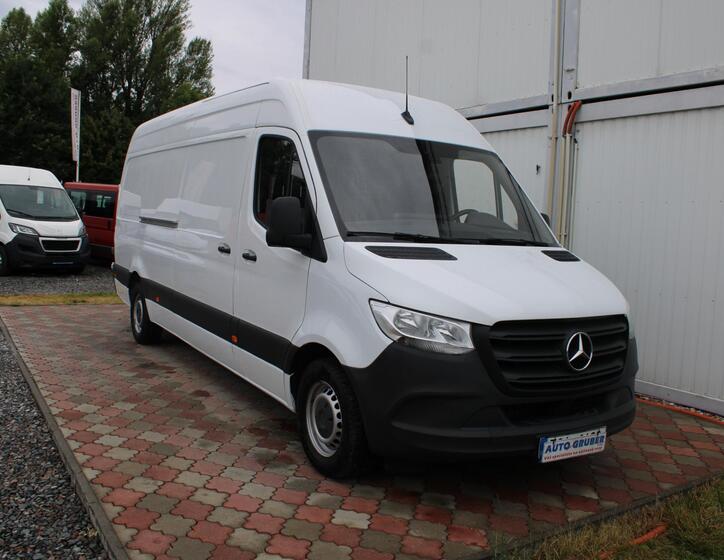 Mercedes-Benz Sprinter 4