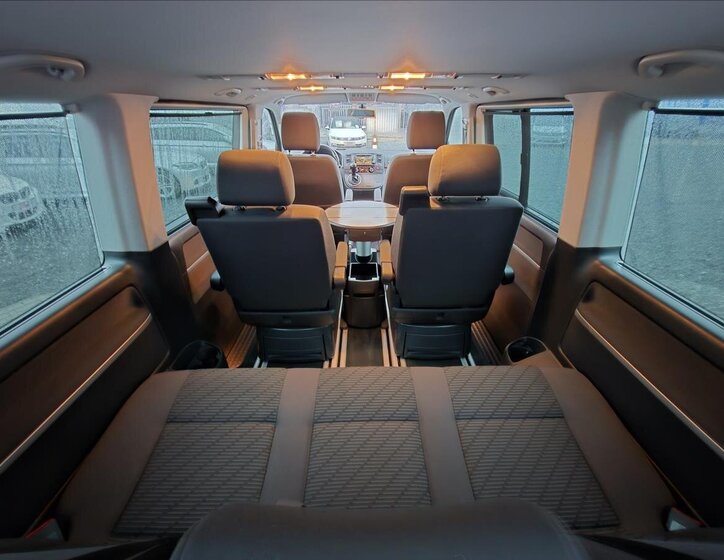 Volkswagen Multivan 14