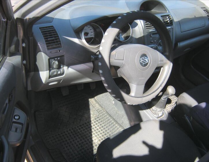 Suzuki Ignis Kombi 1,3 l 68 kw