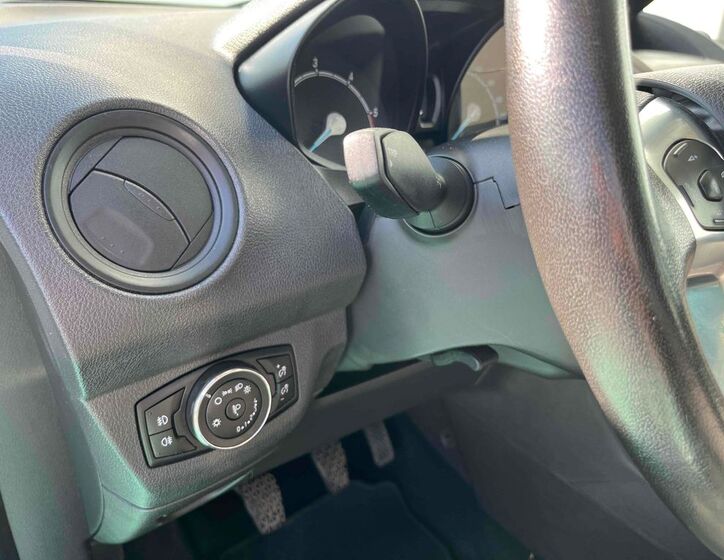 Ford Tourneo Courier 10