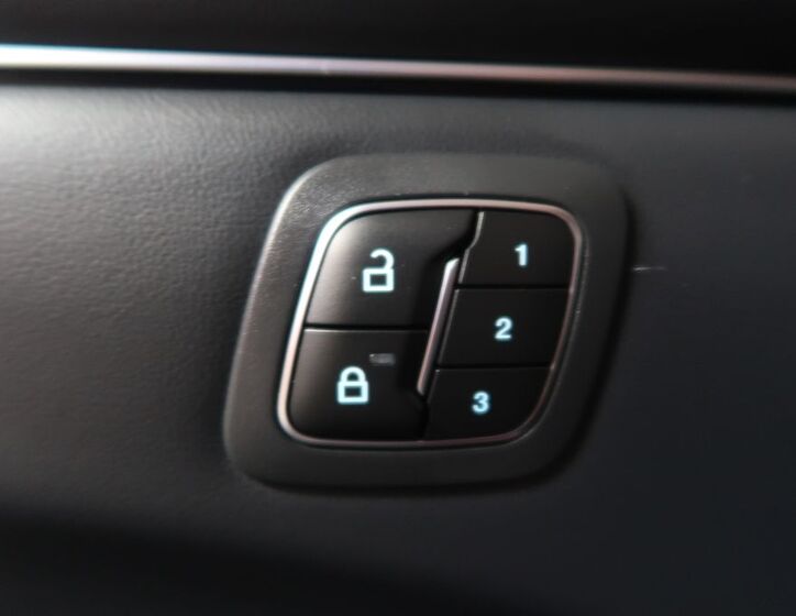 Ford Mustang Mach-E 28