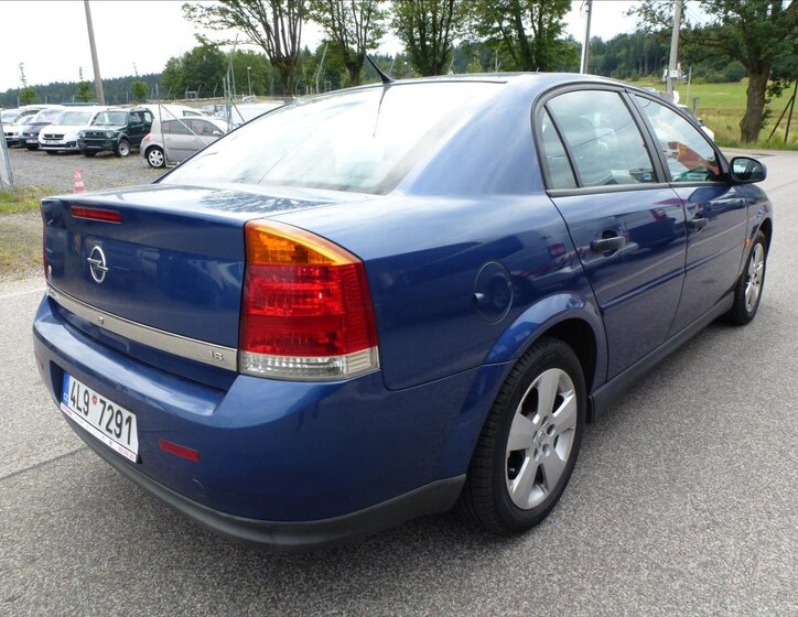 Opel Vectra Sedan / Limuzína 1,8 l 90 kw