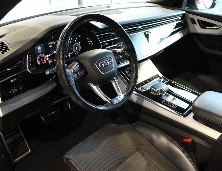 Audi Q8 SUV 3,0 l 210 kw