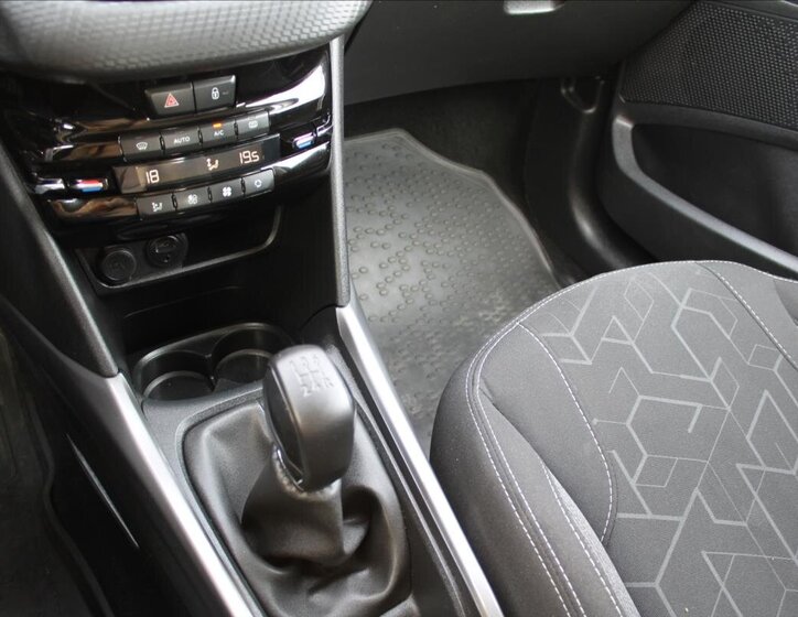 Peugeot 2008 SUV / Terénní 1,2 l 60 kw