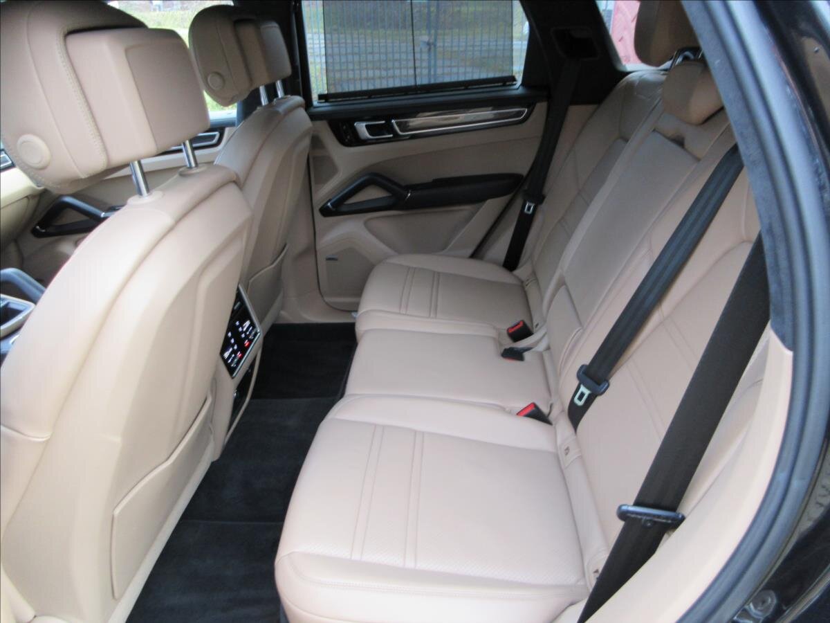 Porsche Cayenne Kombi 2,9 l 324 kw