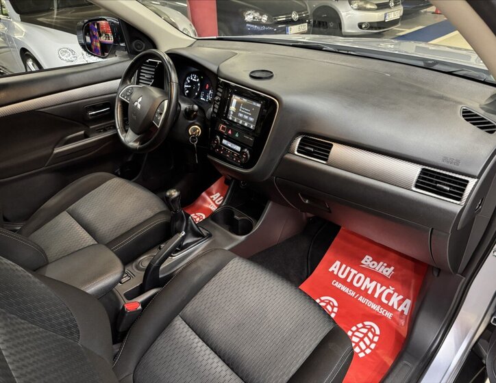Mitsubishi Outlander SUV / Terénní 2,0 l 110 kw