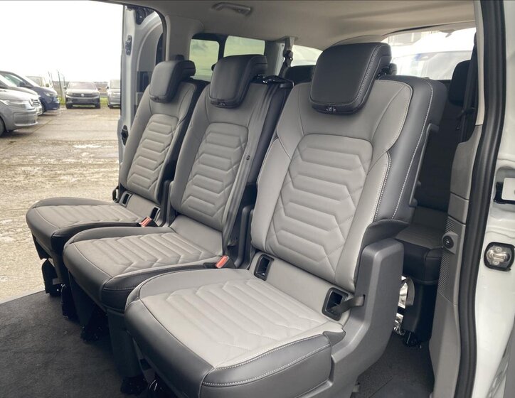 Volkswagen Caravelle 17