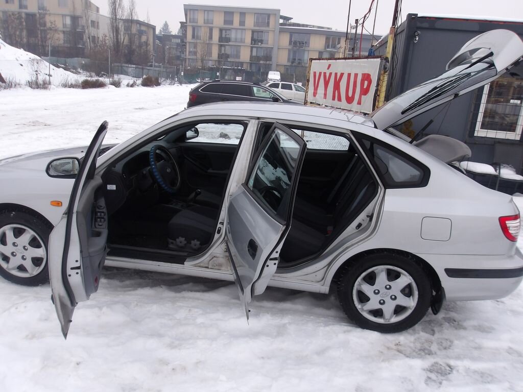 Hyundai Elantra Sedan 1,6 l 77 kw