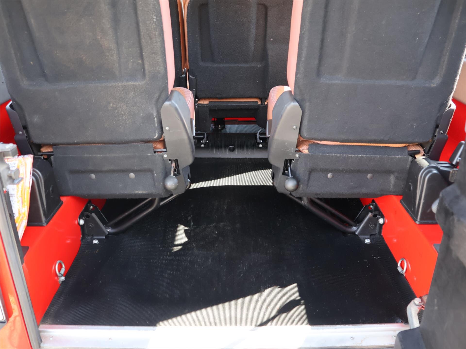 Land Rover Defender SUV / Terénní 2,4 l 90 kw