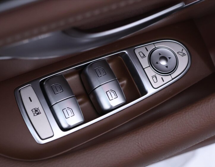 Mercedes-Benz Třídy E Sedan / Limuzína 2,0 l 135 kw