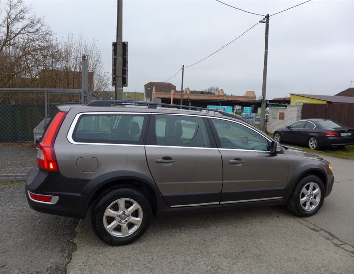 Volvo XC70 Kombi 2,4 l 120 kw