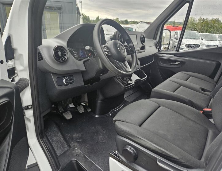 Mercedes-Benz Sprinter 7