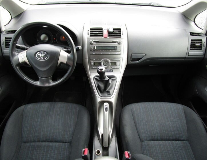 Toyota Auris 7