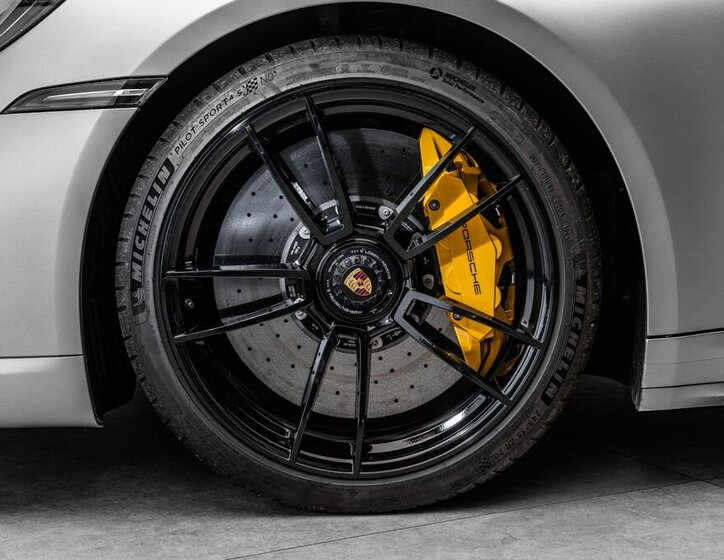 Porsche Ostatní Kupé 3,8 l 478 kw